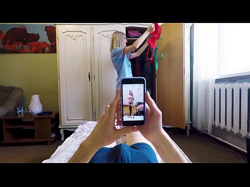 ❤️ Üvey kızkardeş, anne eve gelmeden önce kardeşi boşalmak yaptı ❌ Porno bizde