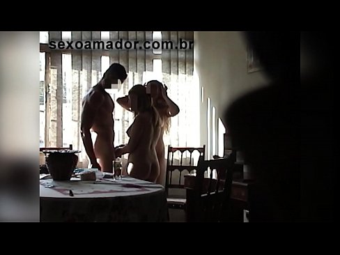 ❤️ Seks arkadaşlar dev bir adam ve onunla bir üçlü davet ❌ Porno bizde