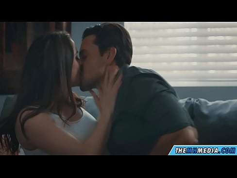 ❤️ İyi bir busty anne ile romantik seks ❌ Porno bizde