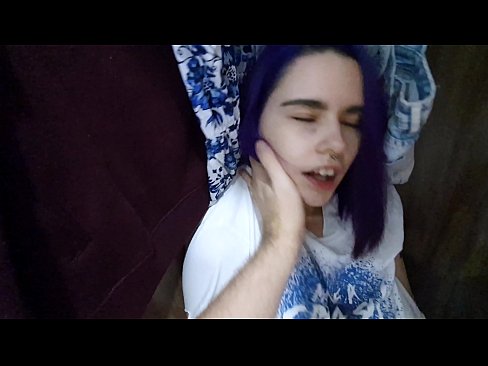 ❤️ Dolapta ablamı buldum ve boşalmasına yardım etti ❌ Porno bizde